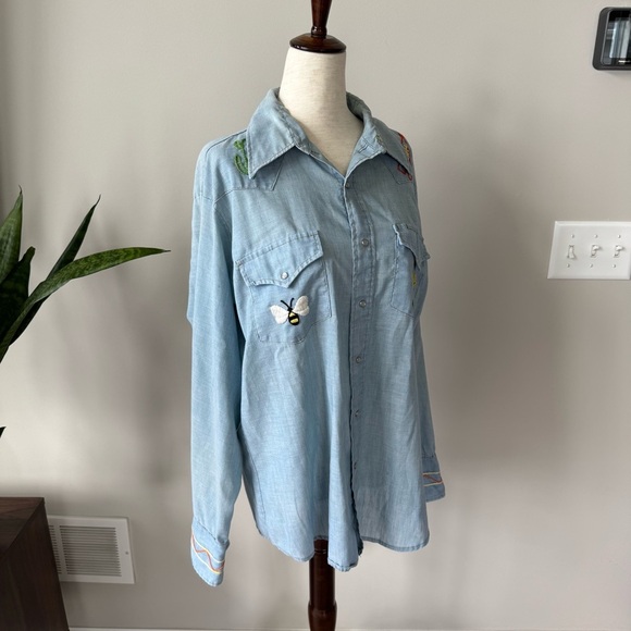 Vintage! Western Sewn Embroidered Light Blue Chambray Denim Shirt - Picture 3 of 14
